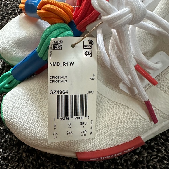NWT Adidas NMD R1 women’s sneakers - Picture 5 of 5